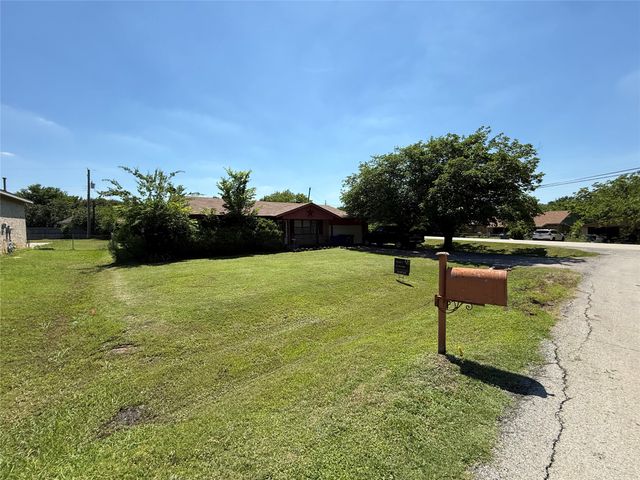 300 Linda Street, Roanoke, TX 76262
