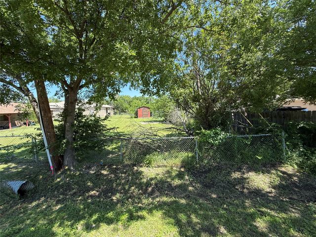 300 Linda Street, Roanoke, TX 76262