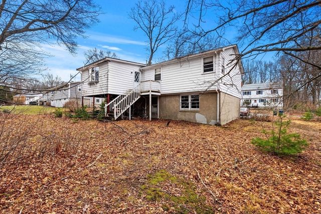 11 Caroline St, Burlington, MA 01803