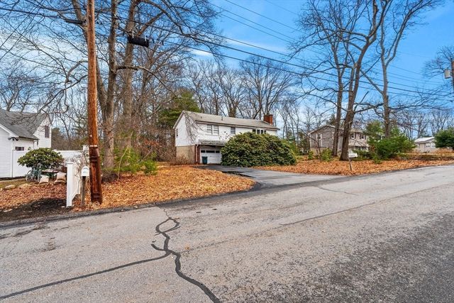 11 Caroline St, Burlington, MA 01803