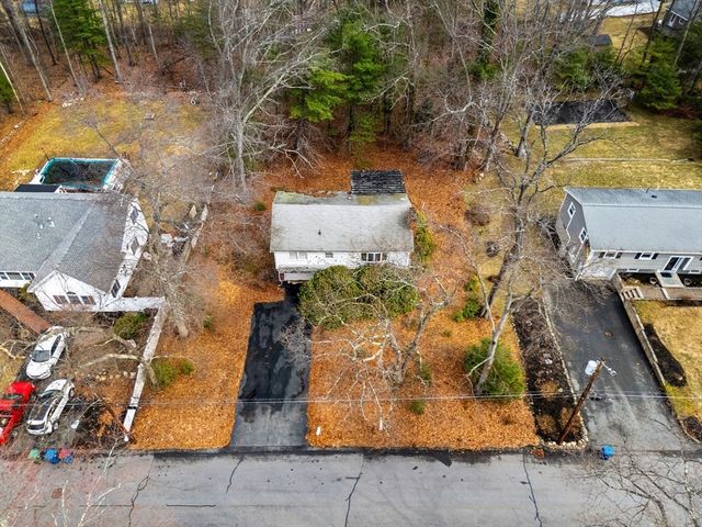 11 Caroline St, Burlington, MA 01803