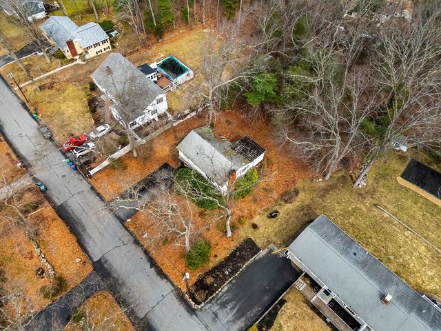 11 Caroline St, Burlington, MA 01803