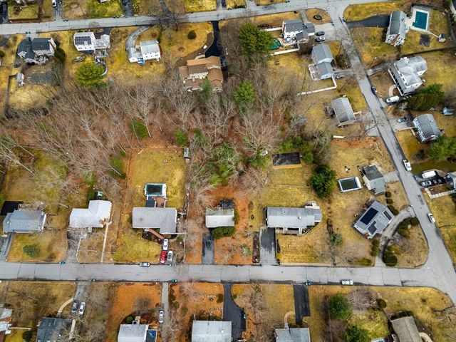 11 Caroline St, Burlington, MA 01803