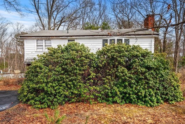 11 Caroline St, Burlington, MA 01803