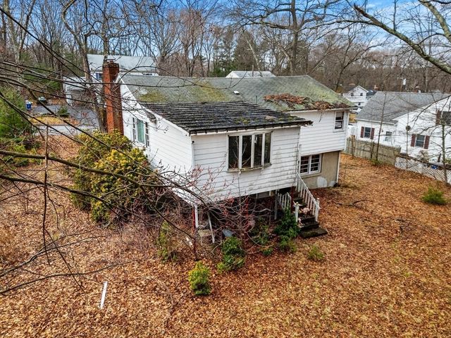 11 Caroline St, Burlington, MA 01803