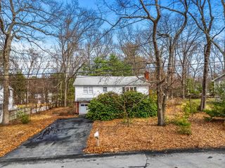 11 Caroline St, Burlington, MA 01803