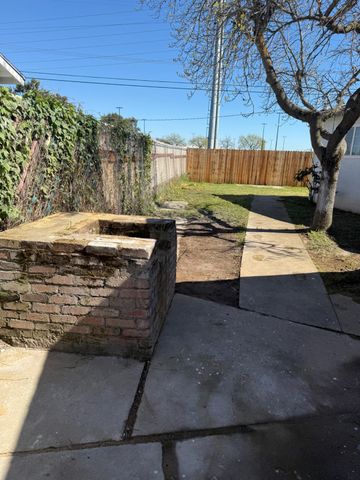 1910 Fernwood Dr, Marysville, CA 95901