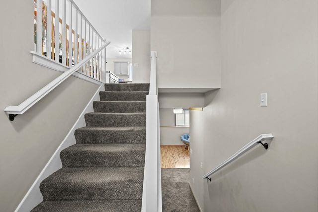 2704 Heritage Dr, Minot, ND 58703