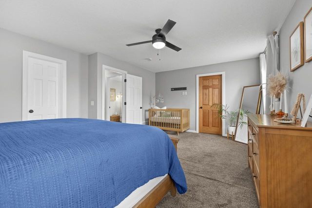 2704 Heritage Dr, Minot, ND 58703