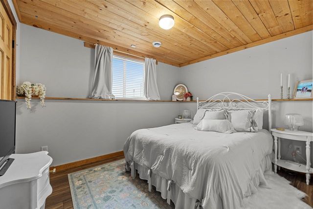 2704 Heritage Dr, Minot, ND 58703