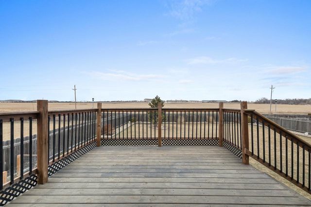 2704 Heritage Dr, Minot, ND 58703