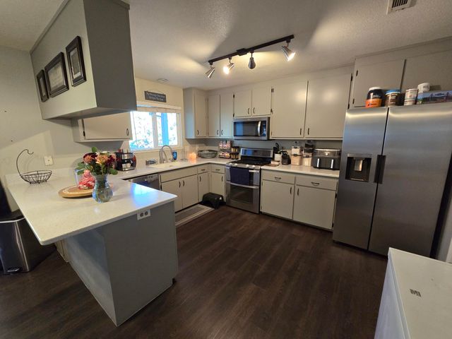 1070 Dara Court, Redding, CA 96003