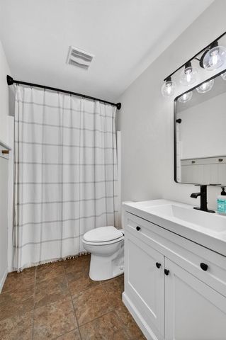 237 W Parkview Street, Cottage Grove, WI 53527