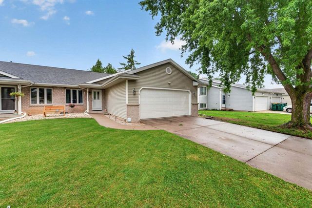 237 W Parkview Street, Cottage Grove, WI 53527