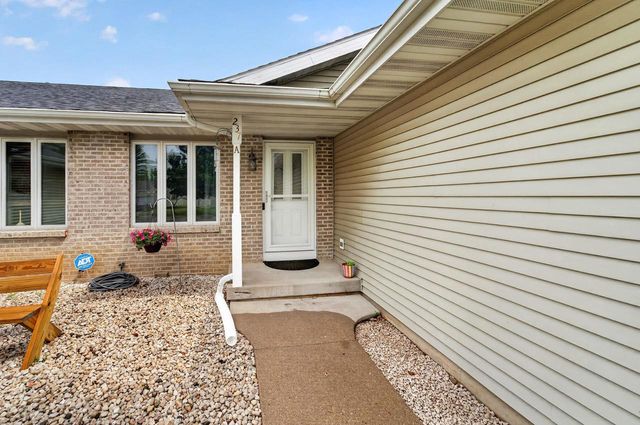 237 W Parkview Street, Cottage Grove, WI 53527