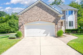 2711 Greenlawn Avenue, Commerce Charter Township, MI 48382