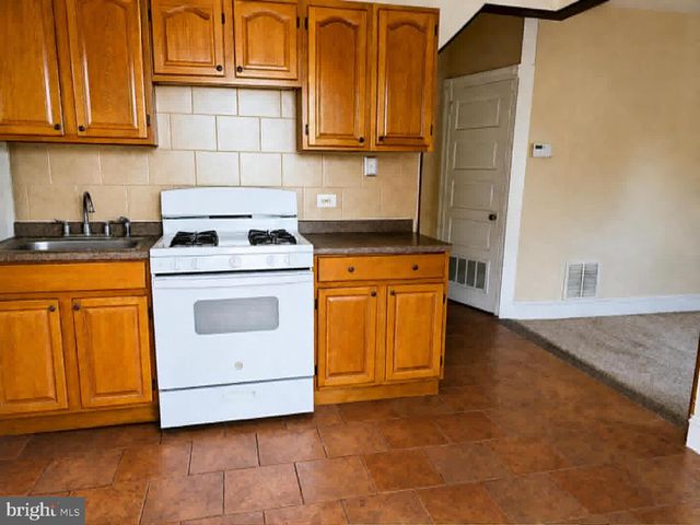 932 TOWNSHIP LINE RD, Elkins Park, PA 19027