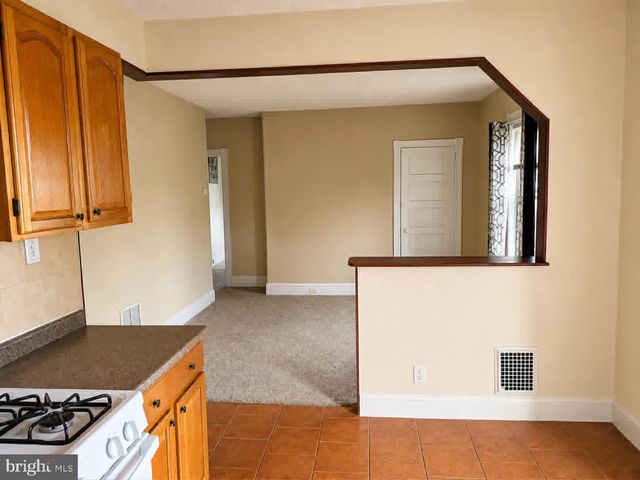 932 TOWNSHIP LINE RD, Elkins Park, PA 19027