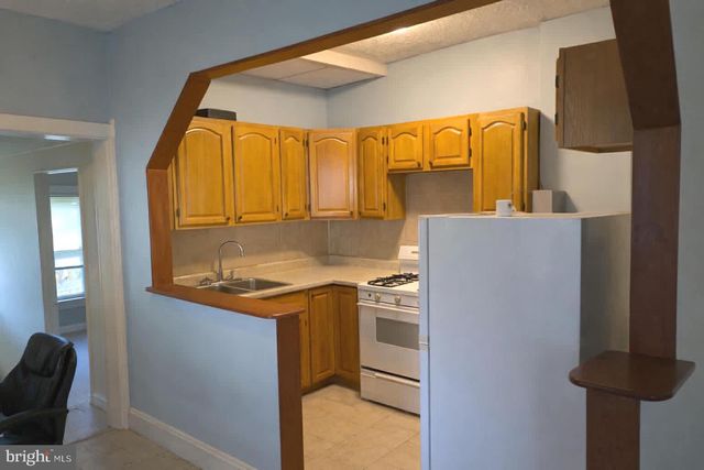 932 TOWNSHIP LINE RD, Elkins Park, PA 19027