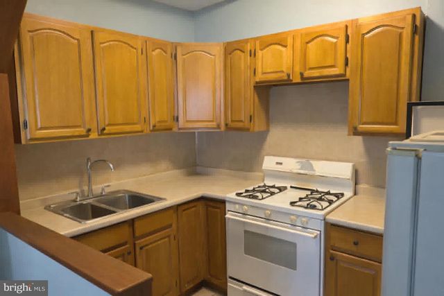 932 TOWNSHIP LINE RD, Elkins Park, PA 19027
