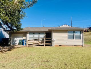 4 Cottonwood Drive, Chickasha, OK 73018