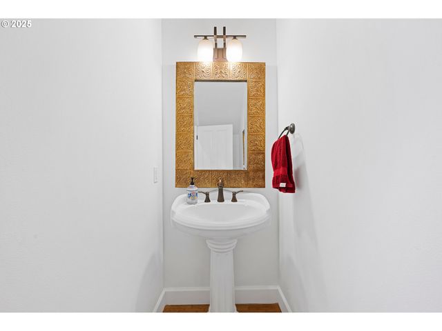 2361 S EDGEWOOD St, Seaside, OR 97138