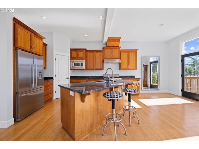 2361 S EDGEWOOD St, Seaside, OR 97138