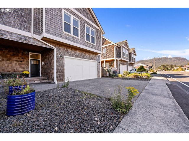 2361 S EDGEWOOD St, Seaside, OR 97138