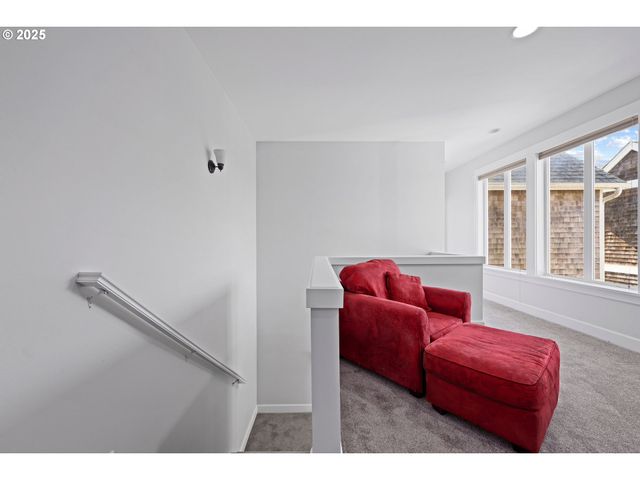 2361 S EDGEWOOD St, Seaside, OR 97138