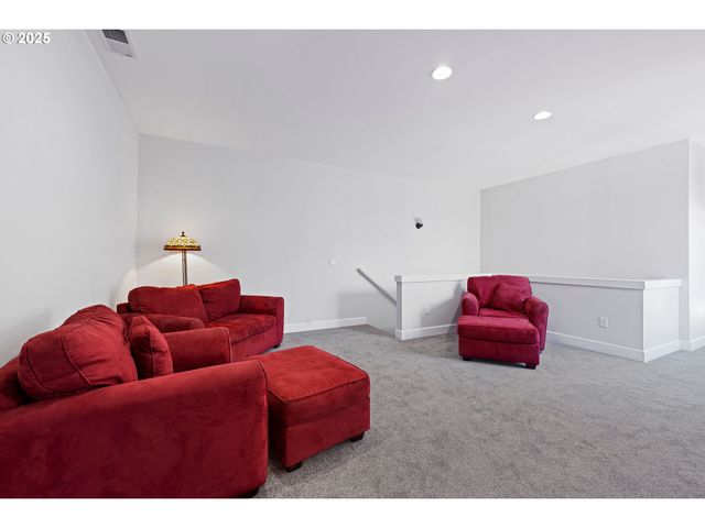 2361 S EDGEWOOD St, Seaside, OR 97138