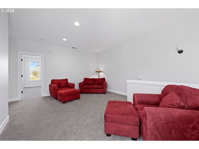 2361 S EDGEWOOD St, Seaside, OR 97138