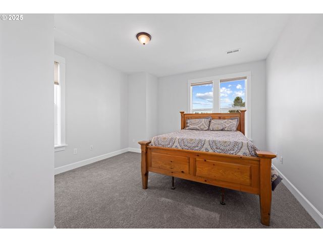 2361 S EDGEWOOD St, Seaside, OR 97138