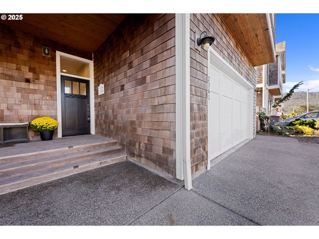 2361 S EDGEWOOD St, Seaside, OR 97138
