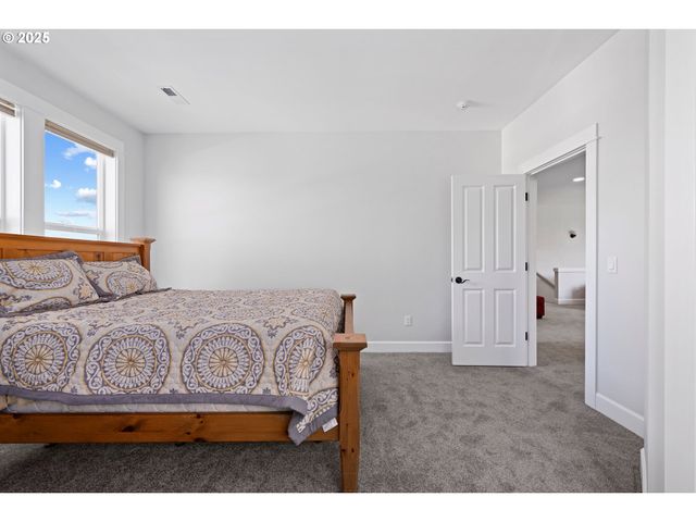 2361 S EDGEWOOD St, Seaside, OR 97138