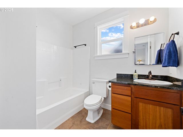 2361 S EDGEWOOD St, Seaside, OR 97138