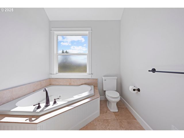 2361 S EDGEWOOD St, Seaside, OR 97138