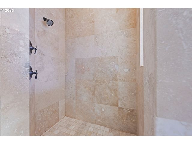 2361 S EDGEWOOD St, Seaside, OR 97138