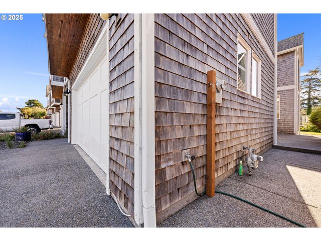 2361 S EDGEWOOD St, Seaside, OR 97138