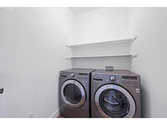 2361 S EDGEWOOD St, Seaside, OR 97138