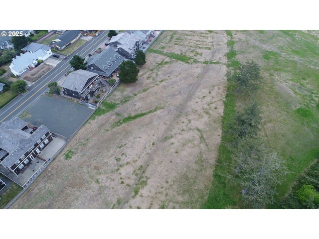 2361 S EDGEWOOD St, Seaside, OR 97138