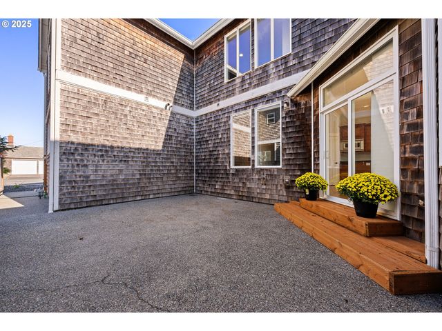 2361 S EDGEWOOD St, Seaside, OR 97138