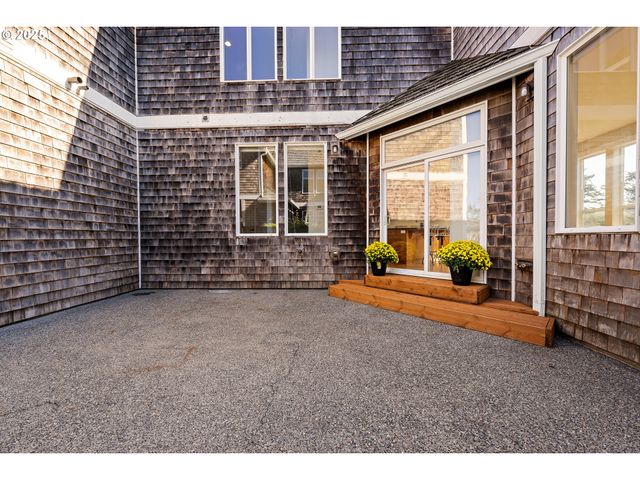 2361 S EDGEWOOD St, Seaside, OR 97138