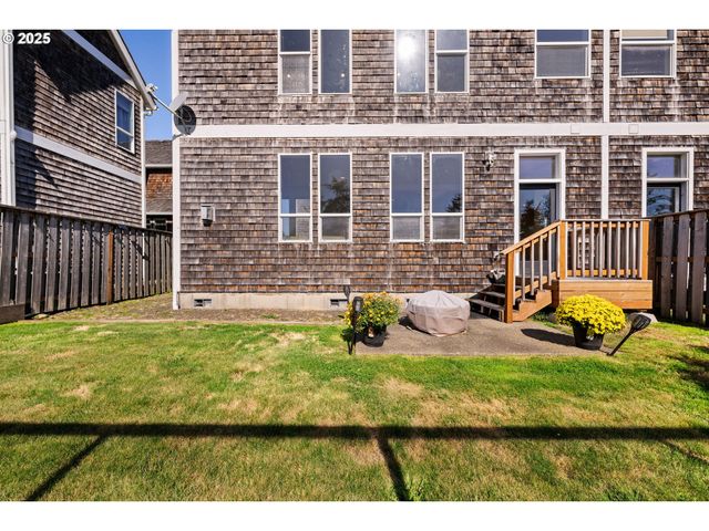 2361 S EDGEWOOD St, Seaside, OR 97138