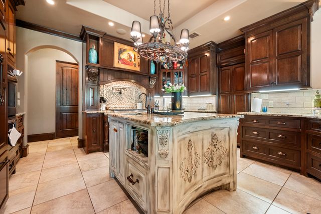 201 Duval Drive, Levelland, TX 79336