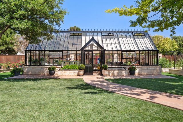 201 Duval Drive, Levelland, TX 79336