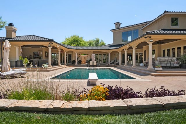 201 Duval Drive, Levelland, TX 79336