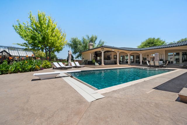 201 Duval Drive, Levelland, TX 79336