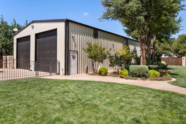 201 Duval Drive, Levelland, TX 79336