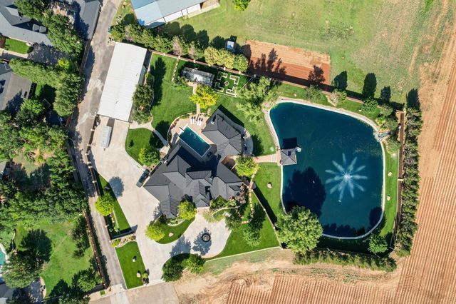 201 Duval Drive, Levelland, TX 79336