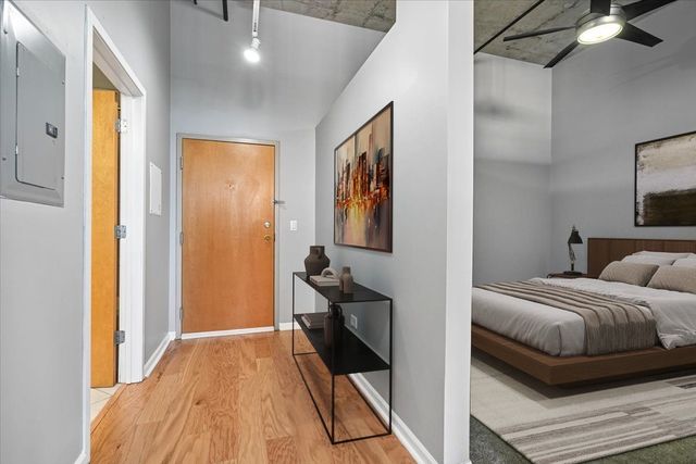 6 S Laflin Street 304, Chicago, IL 60607